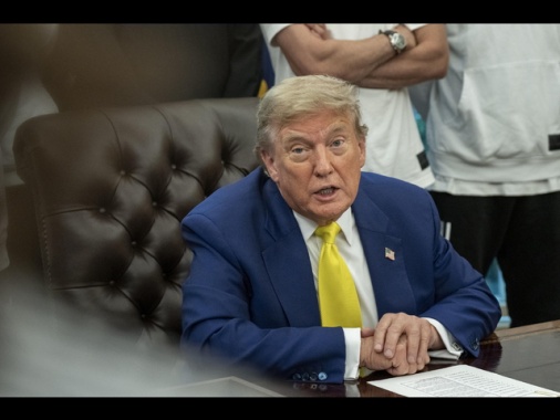 Wsj, Trump ha approvato piani d'attacco ma dà altro tempo a Iran