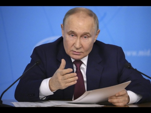 Putin, 'il riarmo della Nato non è una minaccia per la Russia'