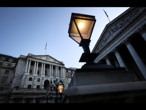 Banca d'Inghilterra lascia invariati tassi in Gb al 4,25%