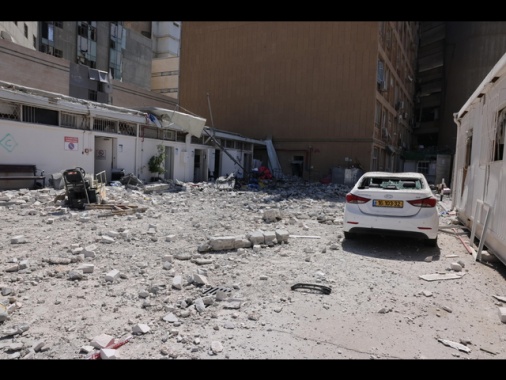 Missile iraniano sul sud di Israele, feriti e danni a Beer Sheva