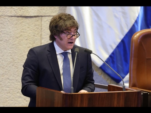 Milei liberalizza acquisto di armi semiautomatiche in Argentina