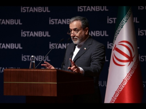 Araghchi frena su chiusura Hormuz, 'abbiamo varie opzioni'