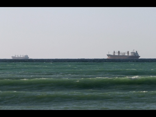 Parlamento iraniano, 'chiudere lo Stretto di Hormuz'