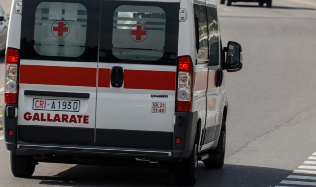 La 30enne è stata trasportata all’ospedale Sant’Abate di Gallarate (foto Archivio)