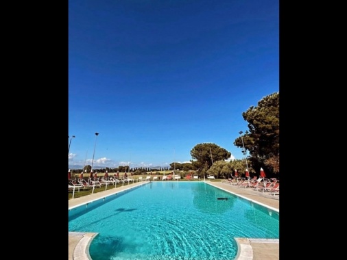 Caduto in piscina venerdì, morto bimbo di quattro anni