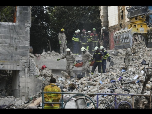 Attacco russo a Kiev, sale a 6 il bilancio dei morti