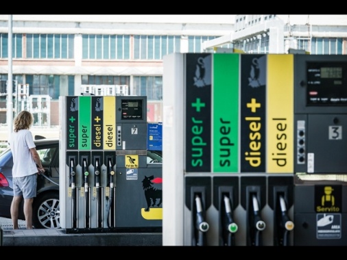 Balzo dei prezzi medi dei carburanti, ai massimi da aprile