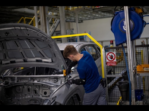 La Germania torna a crescere, a giugno pmi composito a 50,4