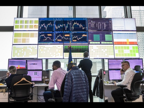 Borsa: Europa nervosa, Milano -0,8% e future Usa positivi