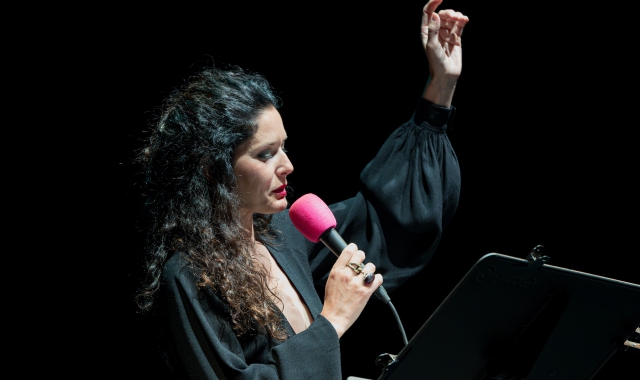 Arianna Porcelli Safonov: uno sguardo ironico sull’abitudine