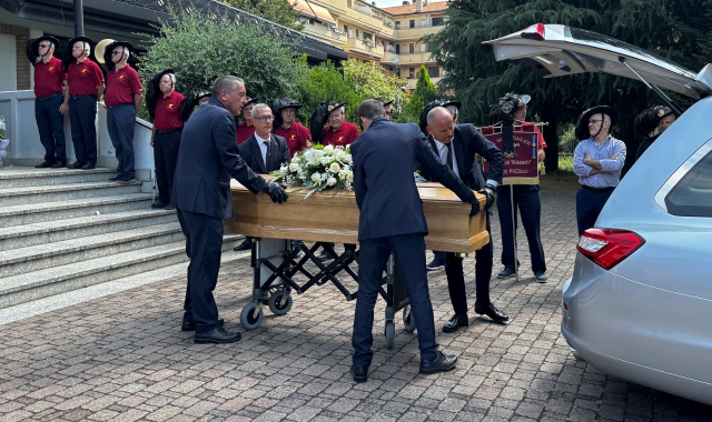 Le note della fanfara per l’addio a Benedetto Rologeri