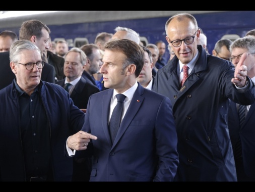 Riunione tra Macron, Starmer e Merz prima del summit Nato