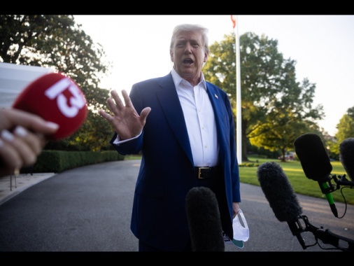 Trump frena su 'aggressione russa' in dichiarazione Nato