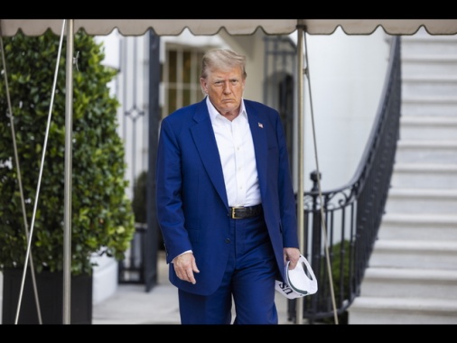 Trump pubblica messaggio di Rutte, 'Europa pagherà molto'