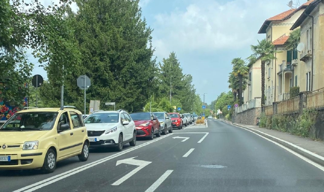 Le code questa mattina, mercoledì 25 giugno, in via Crispi che è chiusa dall’incrocio con via Castoldi fino a quello con via monsignor Proserpio