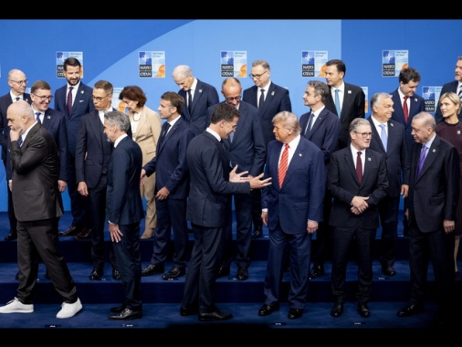 Vertice Nato, 'alleati si impegnano a investire il 5%'