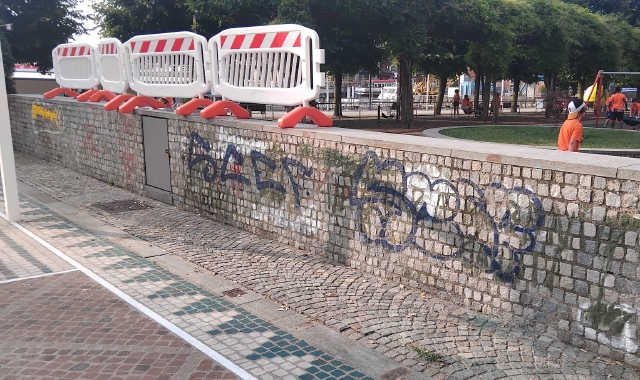 Già vandalizzato il nuovo campetto di Arona