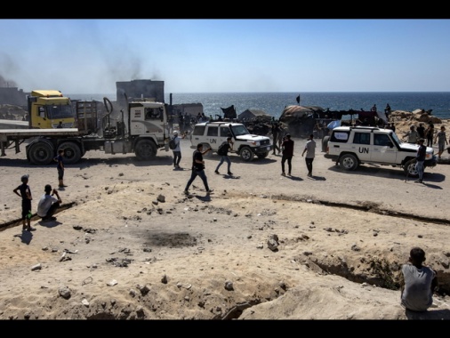 Fonti mediche, attacchi Israele a Gaza, oggi 15 morti