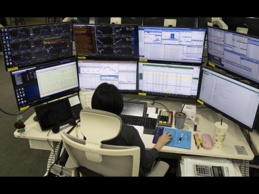 Borsa: l'Asia contrastata tra taglio tassi e crescita Usa