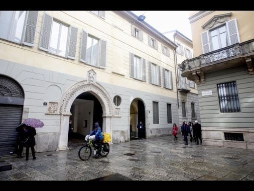 Mediobanca, 'l'offerta di Mps non è razionale e con rischi'