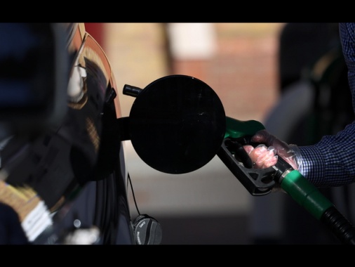 Ribassi sui carburanti, benzina al self service a 1,752 euro