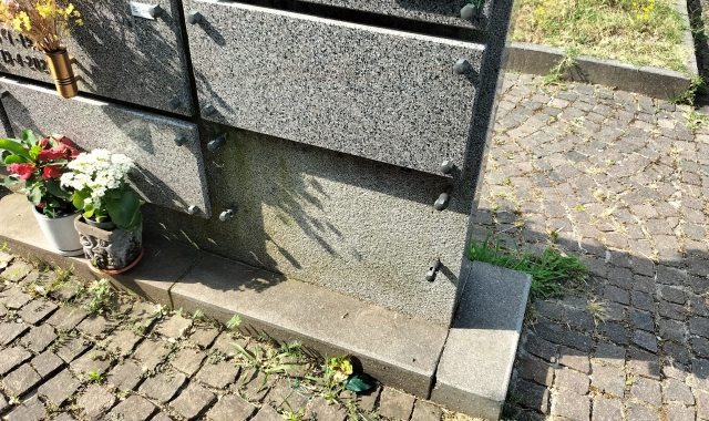 Cimitero di Nerviano sotto attacco, furto di lapidi