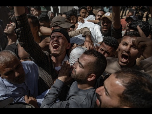 Protezione civile di Gaza, 62 persone uccise oggi