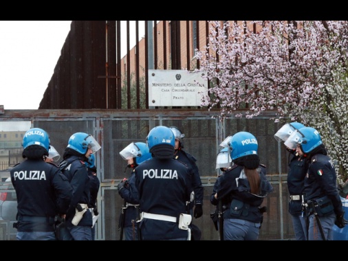 Perquisizioni in carcere Prato, indagati agenti e detenuti