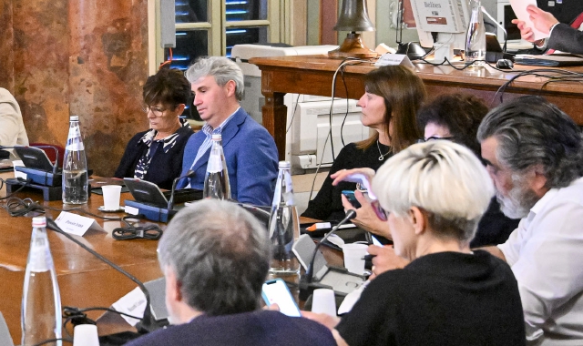 Il sindaco Galimberti con la giunta in Consiglio comunale