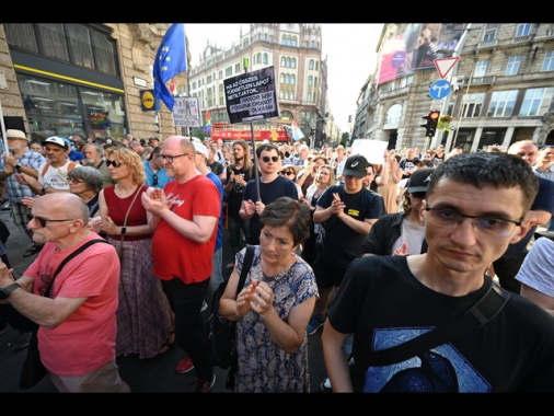 Ultradestra sfila a Budapest su stesso percorso del Pride