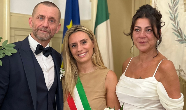 Gli sposi Marco Colombo e Laura Negri con l’assessore regionale alla Cultura Francesca Caruso