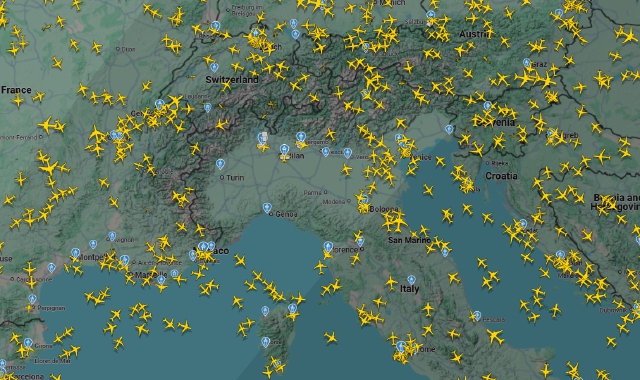 Nessun aereo ha sorvolato il Nord Ovest per circa due ore (foto Flightradar24)