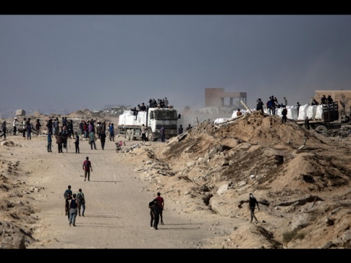 Wafa, 'raid israeliani a Gaza City e Khan Yunis, 5 morti'