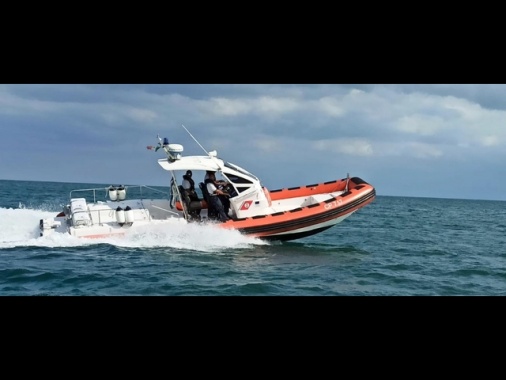 ++ Tre uomini scomparsi in mare, ricerche nel golfo di Taranto +