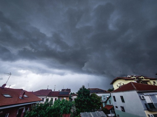 Meteo, ancora molto caldo ma arrivano i temporali al Nord