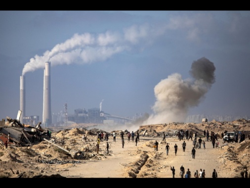 Almeno 25 persone uccise in raid aerei a Gaza oggi