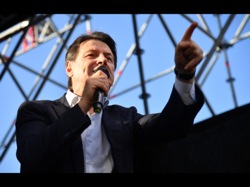 Conte, Meloni spende miliardi in armi e si scorda degli italiani