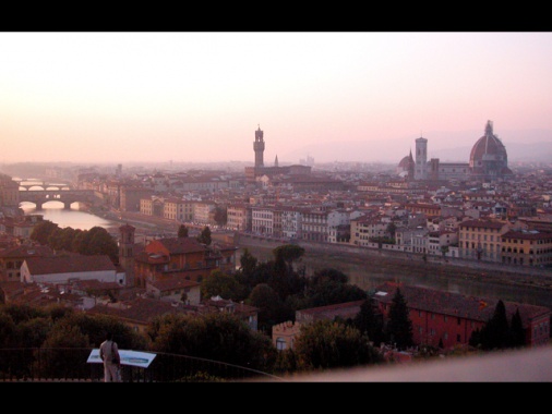 Caldo, black out in pieno centro di Firenze