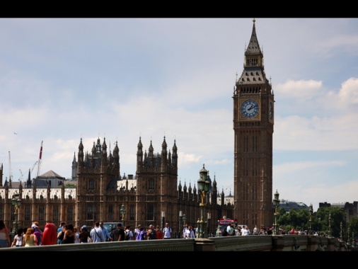 Parlamento Gb approva tagli al welfare ma è rivolta Labour