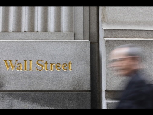 Wall Street chiude contrastata, Dj +0,90%, Nasdaq -0,82%