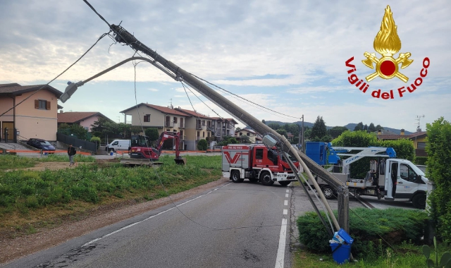 Ruspa urta palo della luce, strada chiusa