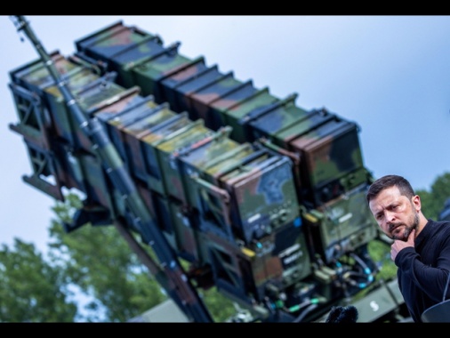 Kiev convoca l'incaricato d'affari Usa dopo stop a armi