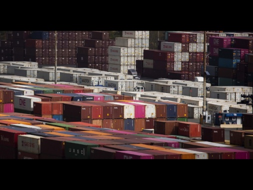 Deficit commerciale Usa sale a maggio del 18,7% a 71,5 miliardi