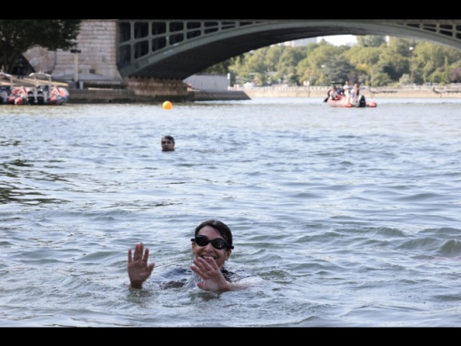 Dopo un secolo, a Parigi si torna a fare il bagno nella Senna