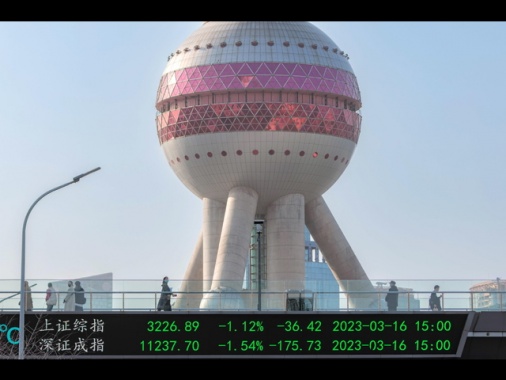 Borsa: Hong Kong negativa, apre a -1,33%