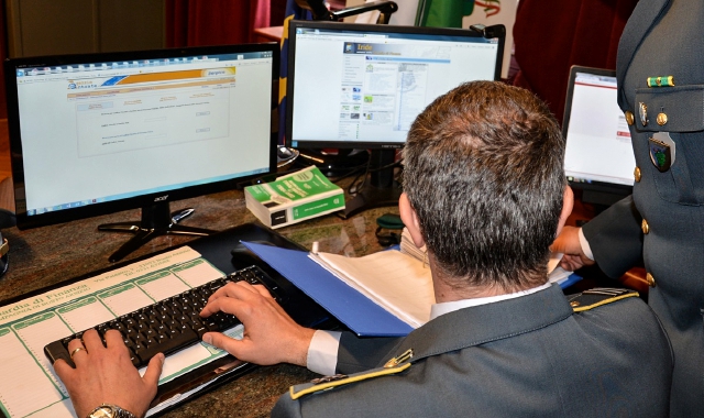 Frode fiscale sulle auto: due arresti