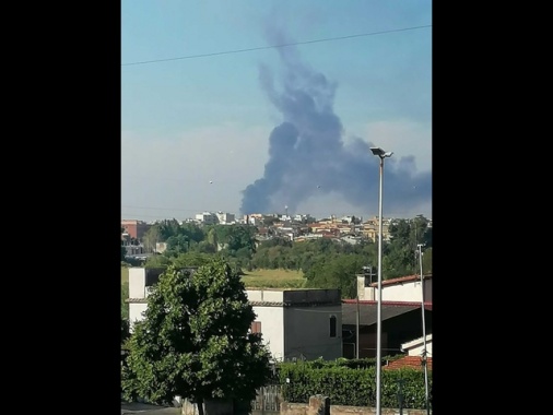 Incidente a distributore benzina, forte esplosione a Roma