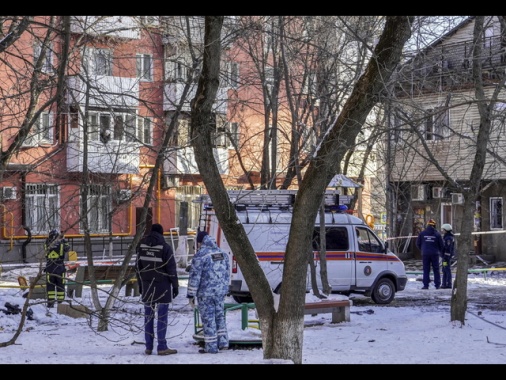 Un morto in Russia per droni ucraini, 19 feriti a Kiev