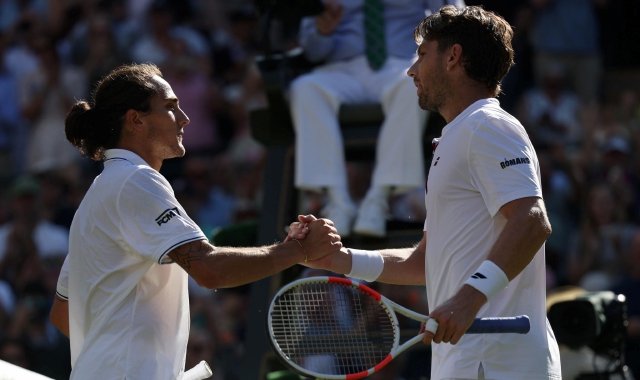 Bellucci e Norrie al termine del match (foto Neil Hall/EPA)