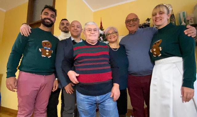 Tutta la famiglia di Omar Zin riunita in occasione delle ultime feste natalizie